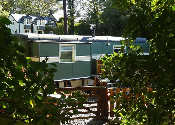 Showman'S Wagon At Coed Cae