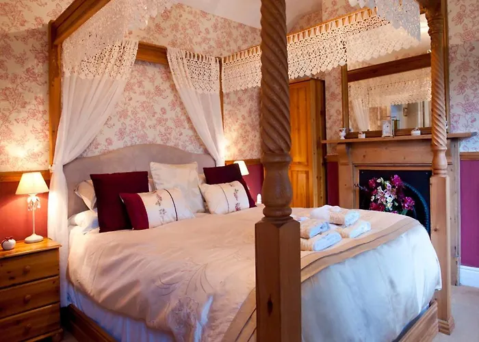 Twin Oaks Guest House