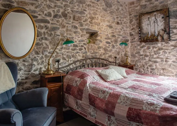 Hotel Chez Les Amis Saint-Nazaire-de-Ladarez