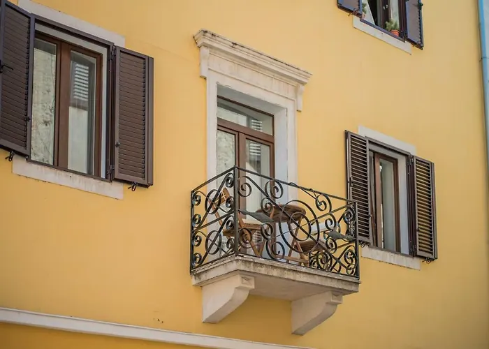 Leona Deluxe Apartments Pula