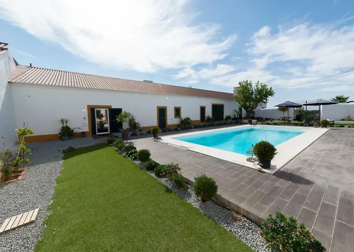Herdade da Paz com piscina e barragem em reserva ecológica Hotel Silveiras