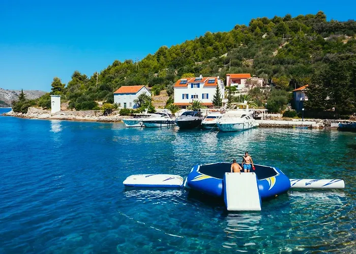 Villa Rava Hotel & Restaurant