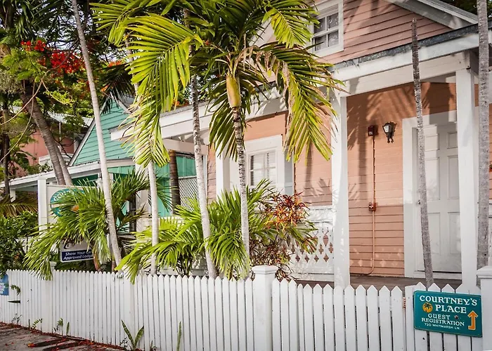 Courtney'S Place Historic Cottages & Inns